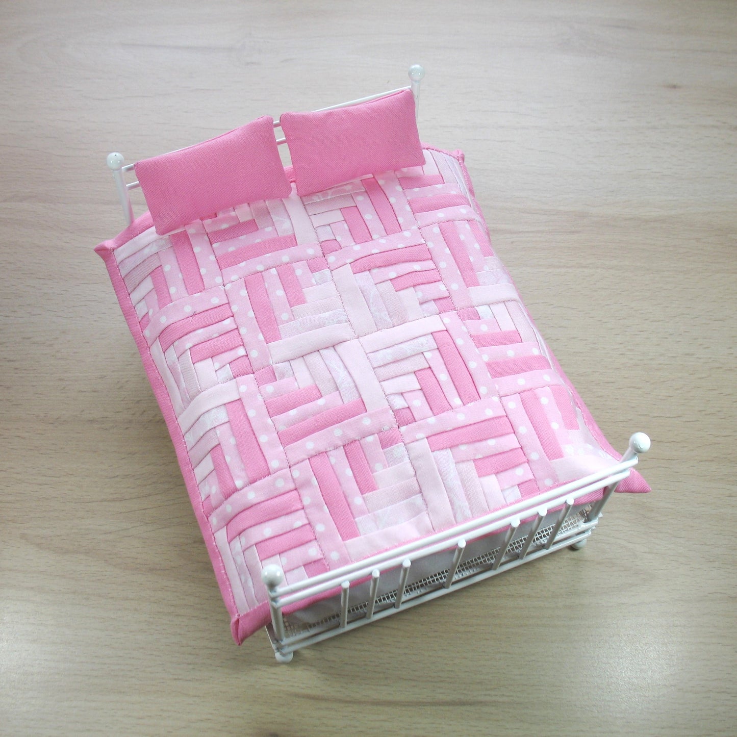 Pink Double Quilt and Pillows for 1:12 Dollhouse