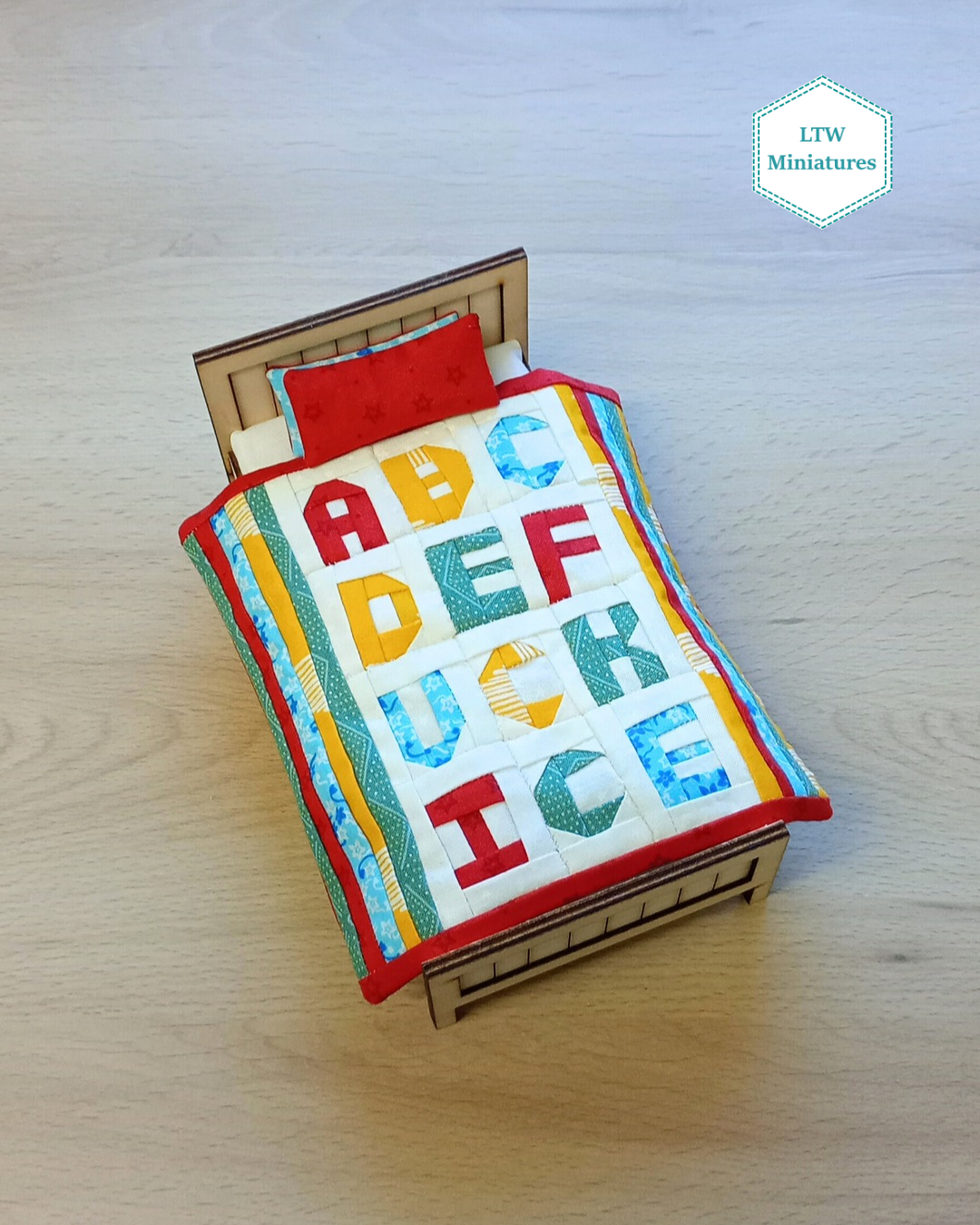 ABC F Single Quilt and Pillows for 1:12 Dollhouse