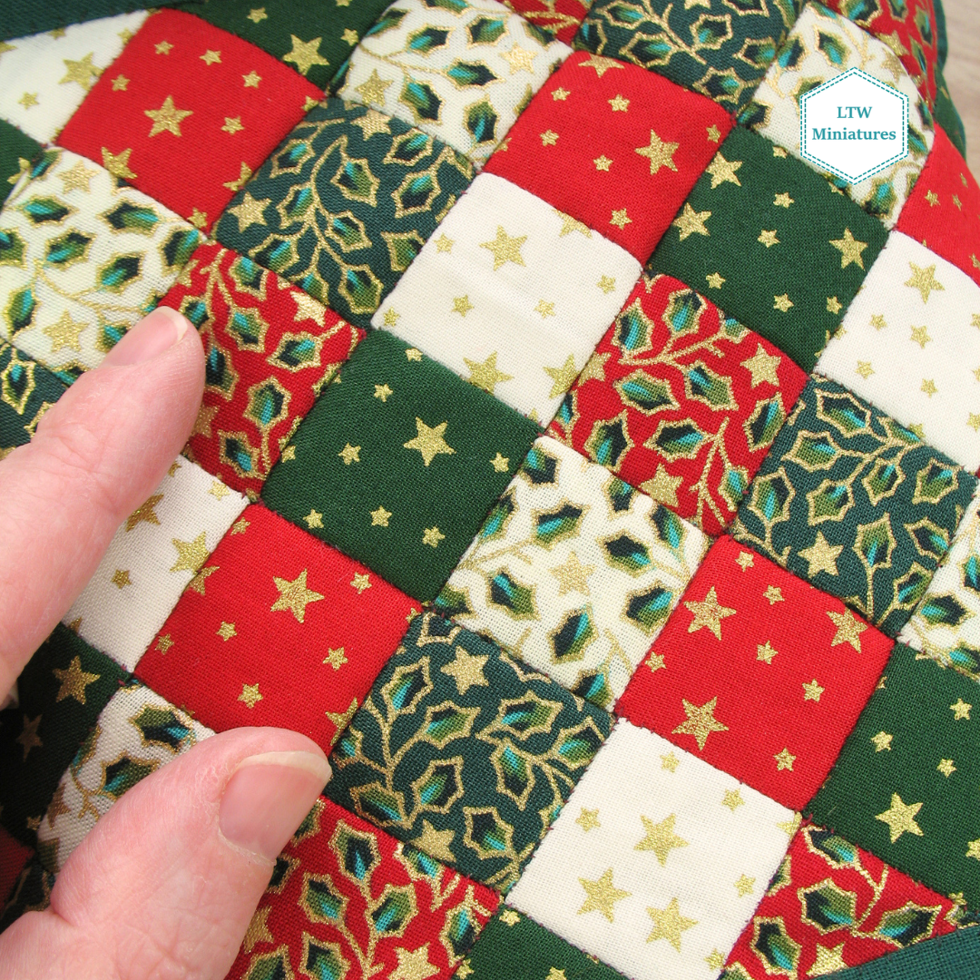 Christmas Diamonds Double Quilt and Pillows for 1:12 Dollhouse