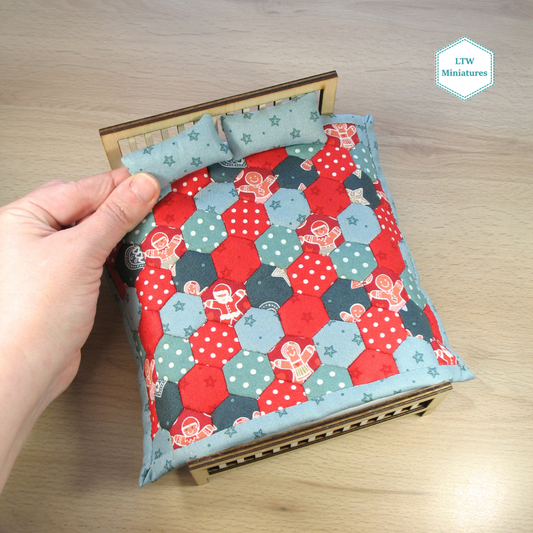 Christmas Gingerbread Hexis Double Quilt and Pillows for 1:12 Dollhouse