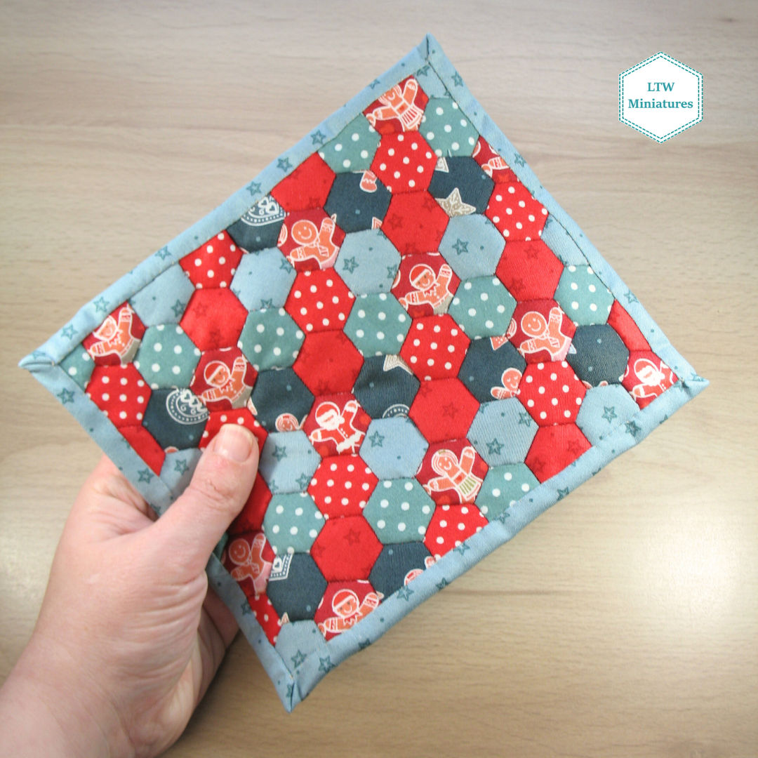 Christmas Gingerbread Hexis Double Quilt and Pillows for 1:12 Dollhouse