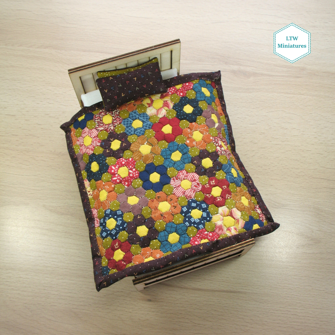 Microhexie Flowers Single Quilt and Pillows for 1:12 Dollhouse