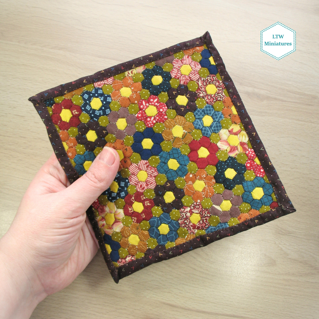 Microhexie Flowers Single Quilt and Pillows for 1:12 Dollhouse