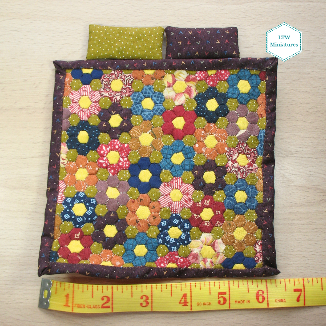 Microhexie Flowers Single Quilt and Pillows for 1:12 Dollhouse