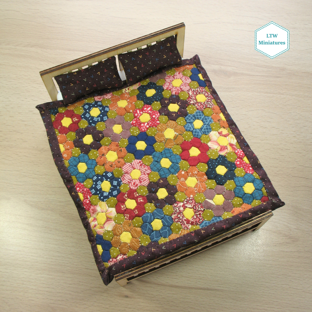 Microhexie Flowers Single Quilt and Pillows for 1:12 Dollhouse