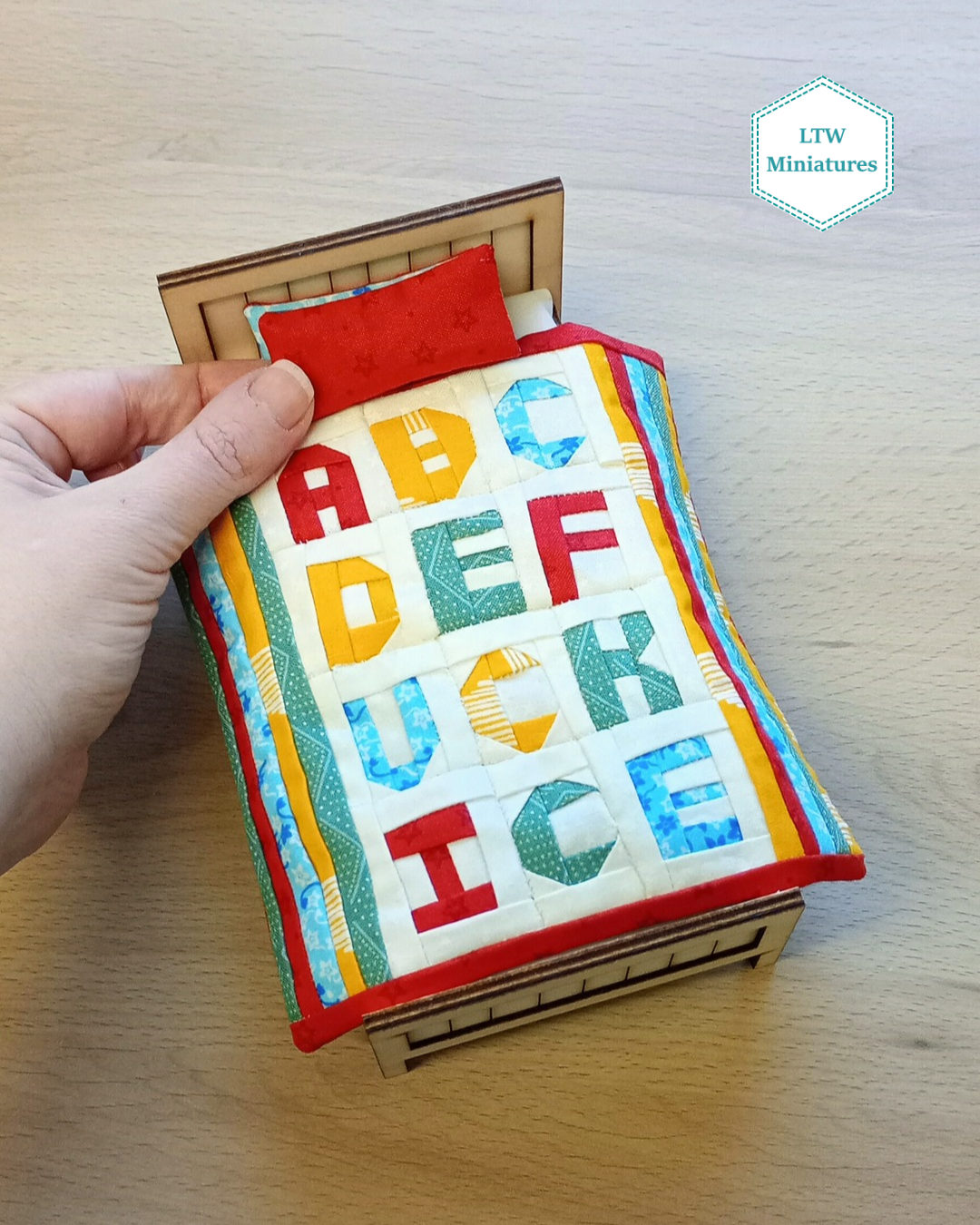 ABC F Single Quilt and Pillows for 1:12 Dollhouse